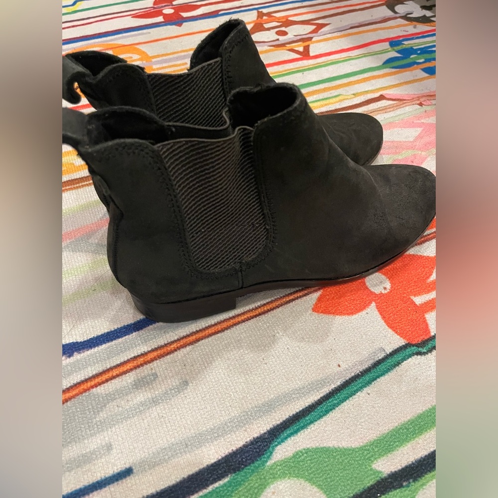 Toms Ella Pull On Chelsea Boot double elastic gore ankle suede low heel black